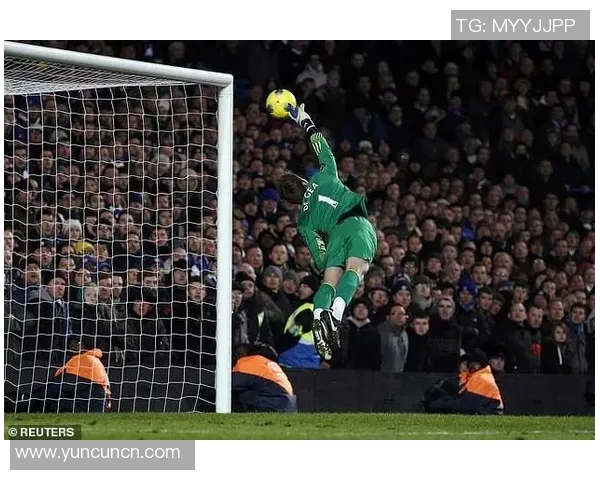 诺伊尔因重伤缺席整个赛季拜仁急寻德赫亚救急补缺